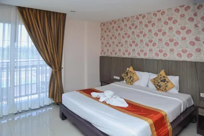 Habitación doble Deluxe con balcón — Bellevue Ocean Patong